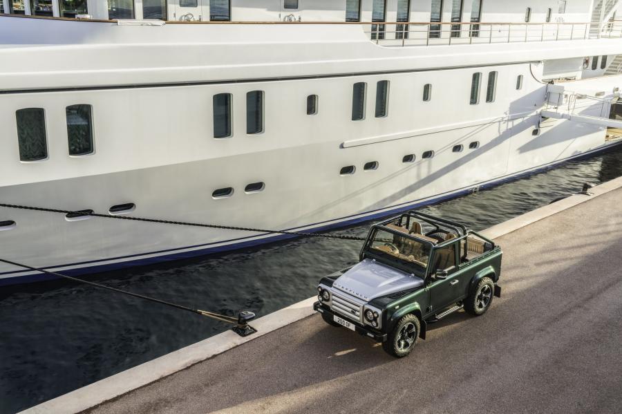  Land Rover Defender 90 by Overfinch 2019 года  (фото 3 из 12)